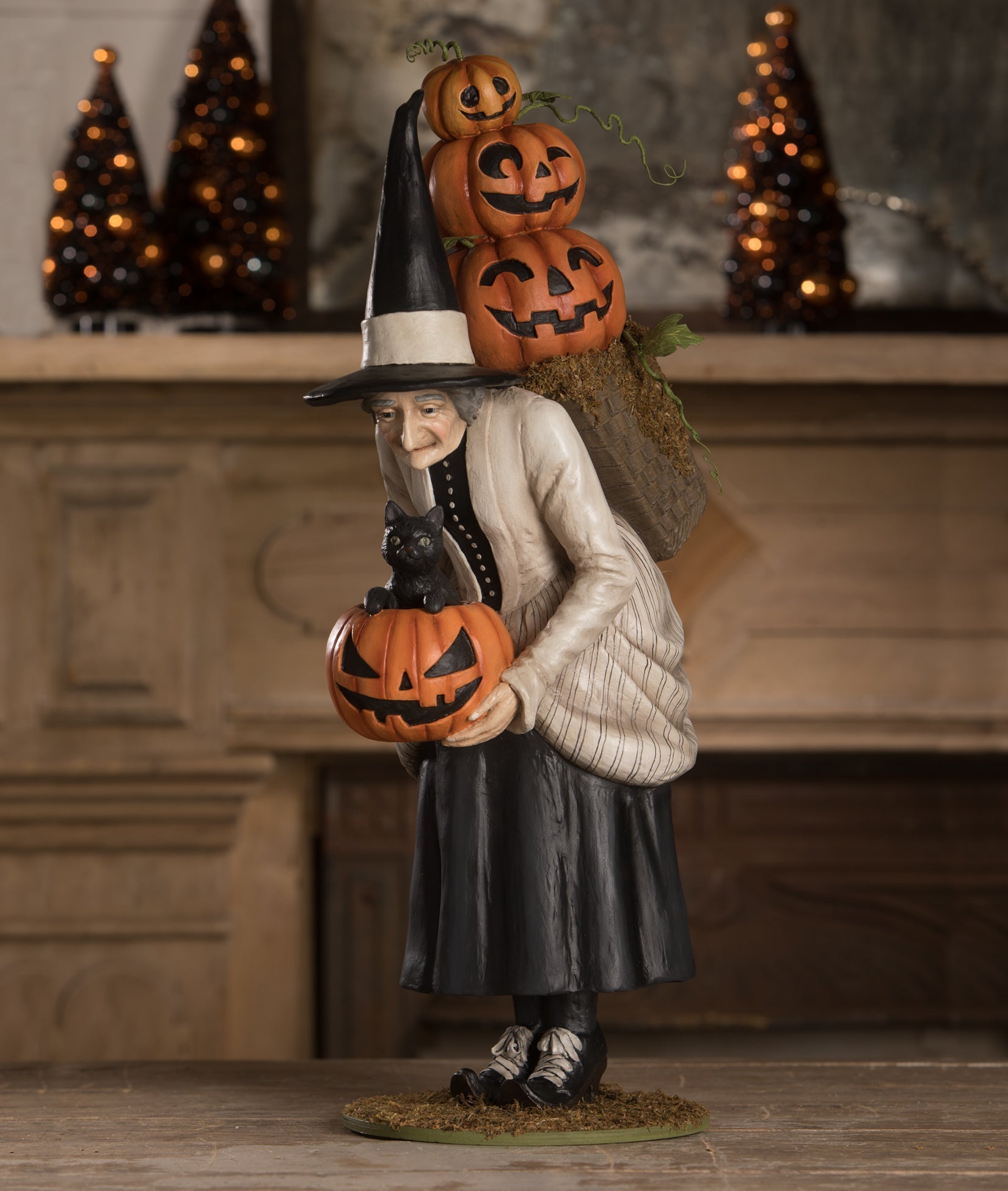 Minerva Witch Pumpkin Peddler
